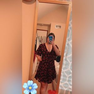 This dress I bought from Macy back zipper 95% new with good condition and color.